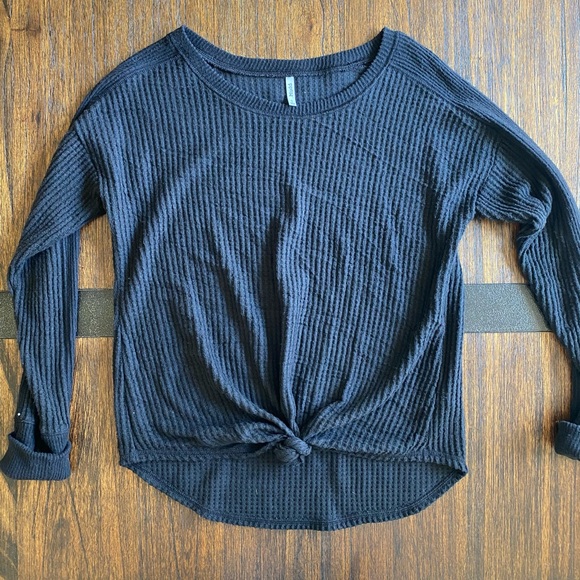 Black sweater - Picture 3 of 4